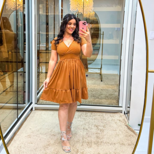 Lindo Vestido Curto Terracota Decote V Saia Babado